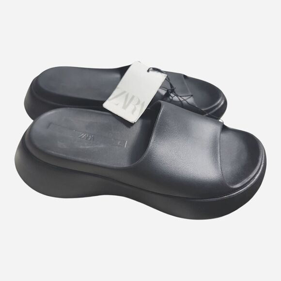 NWT ZARA black rubberized Chunky flat sandals Sz US 6 (36) Black Comfy - Picture 1 of 7